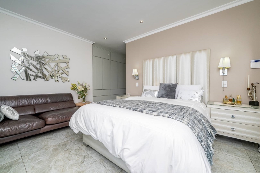 7 Bedroom Property for Sale in Plattekloof Western Cape